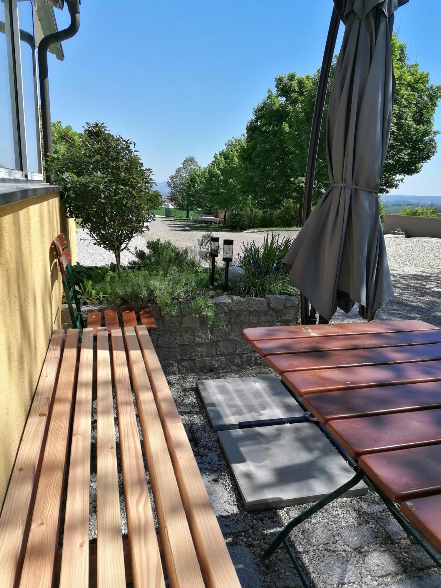 Ferienwohnung Schuhmann Mit Wintergarten Und Garten Therme Aquapulco Und Ikuna Erlebnispark, Zoo Schmiding 20 Min Mit Auto Entfernt Ab 3 Naechte Buchbar Hinzenbach Bagian luar foto
