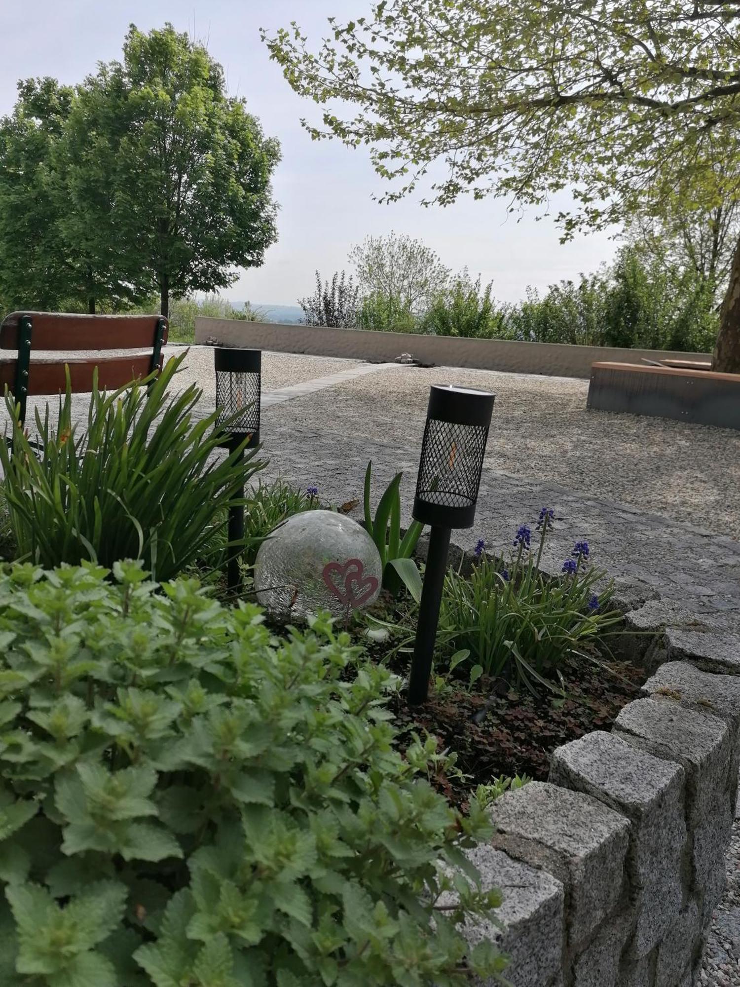 Ferienwohnung Schuhmann Mit Wintergarten Und Garten Therme Aquapulco Und Ikuna Erlebnispark, Zoo Schmiding 20 Min Mit Auto Entfernt Ab 3 Naechte Buchbar Hinzenbach Bagian luar foto